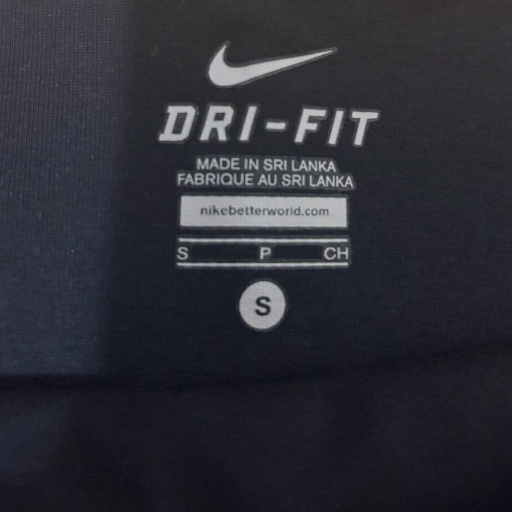 New With Tags! NIKE [S] Women's LEGEND Tight Fit Yoga/Gym Capris-Black 55214 - Picture 5 of 6